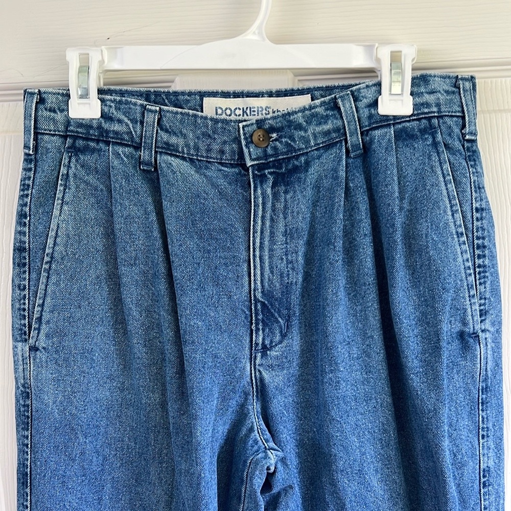Vintage 1997 denim pleated front Dockers.  Waist 32”Inseam 30”.